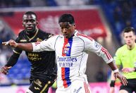 Endrick sai do banco, dá assistência, e Lyon vence Lorient no Francês