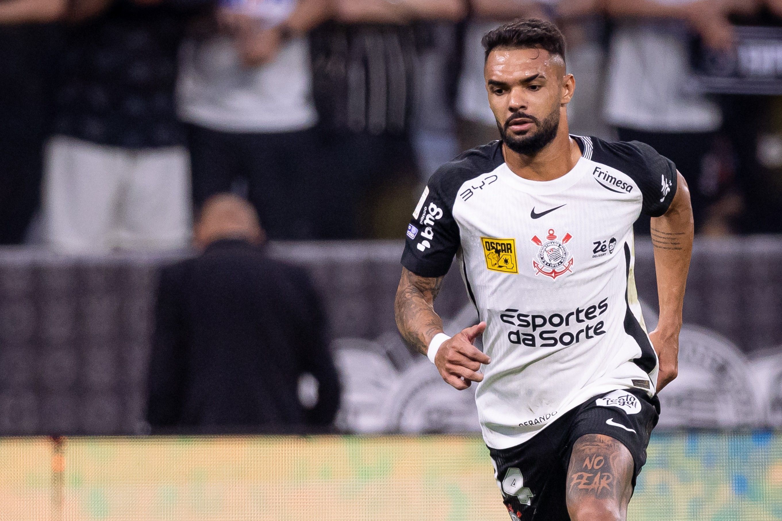 Como Raniele trabalha para ser polivalente no Corinthians