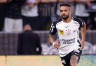 Como Raniele trabalha para ser polivalente no Corinthians