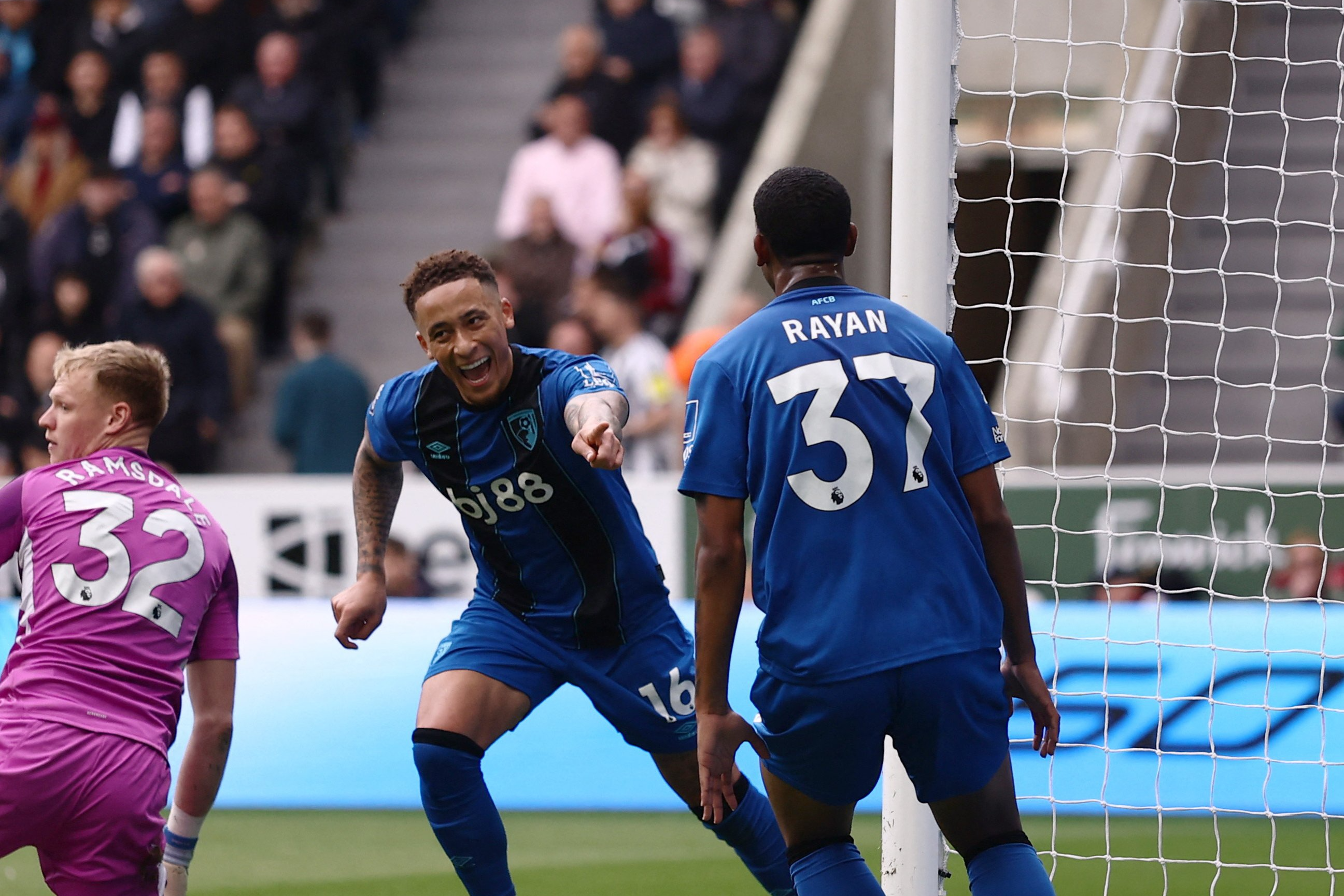 Premier League: Rayan brilha pelo Bournemouth, e Bruno Guimarães volta de lesão