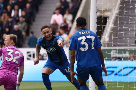 Rayan dá assistência em vitória do Bournemouth na Premier League