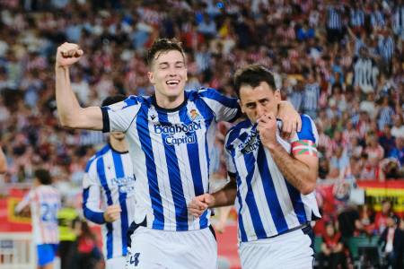 Oyarzabal comemora gol pela Real Sociedad na Copa do Rei