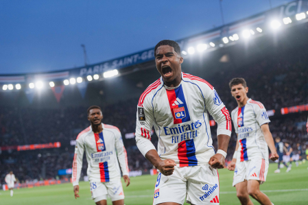Endrick comemora gol pelo Lyon na Ligue 1