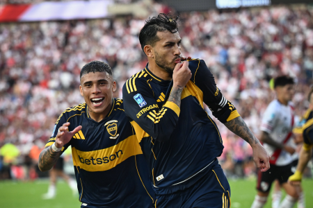 Paredes, do Boca, comemora gol sobre o River Plate