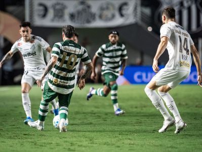 Escobar, Luan Peres e Josué em Santos x Coritiba