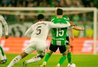 Bétis arranca empate no fim e complica Real Madrid na luta pelo título do Espanhol