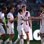 Brasileiro marca, PSG goleia Angers e se aproxima de mais um título do Francês