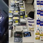 Homem é preso com 251 celulares e Mounjaro escondidos em painel de carro em MG; vídeo