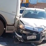 Acidente envolvendo três veículos provoca trânsito lento no bairro Iguaçu, em Ipatinga