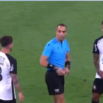 Jogador do Corinthians é expulso contra o Fluminense por gesto obsceno