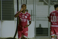 Vila Nova-GO vence, assume vice-liderança da Série B e afunda Ponte Preta em crise