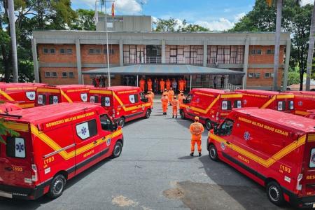 Bombeiros atuam em ao menos nove incêndios em vegetação na Grande BH neste sábado (22)