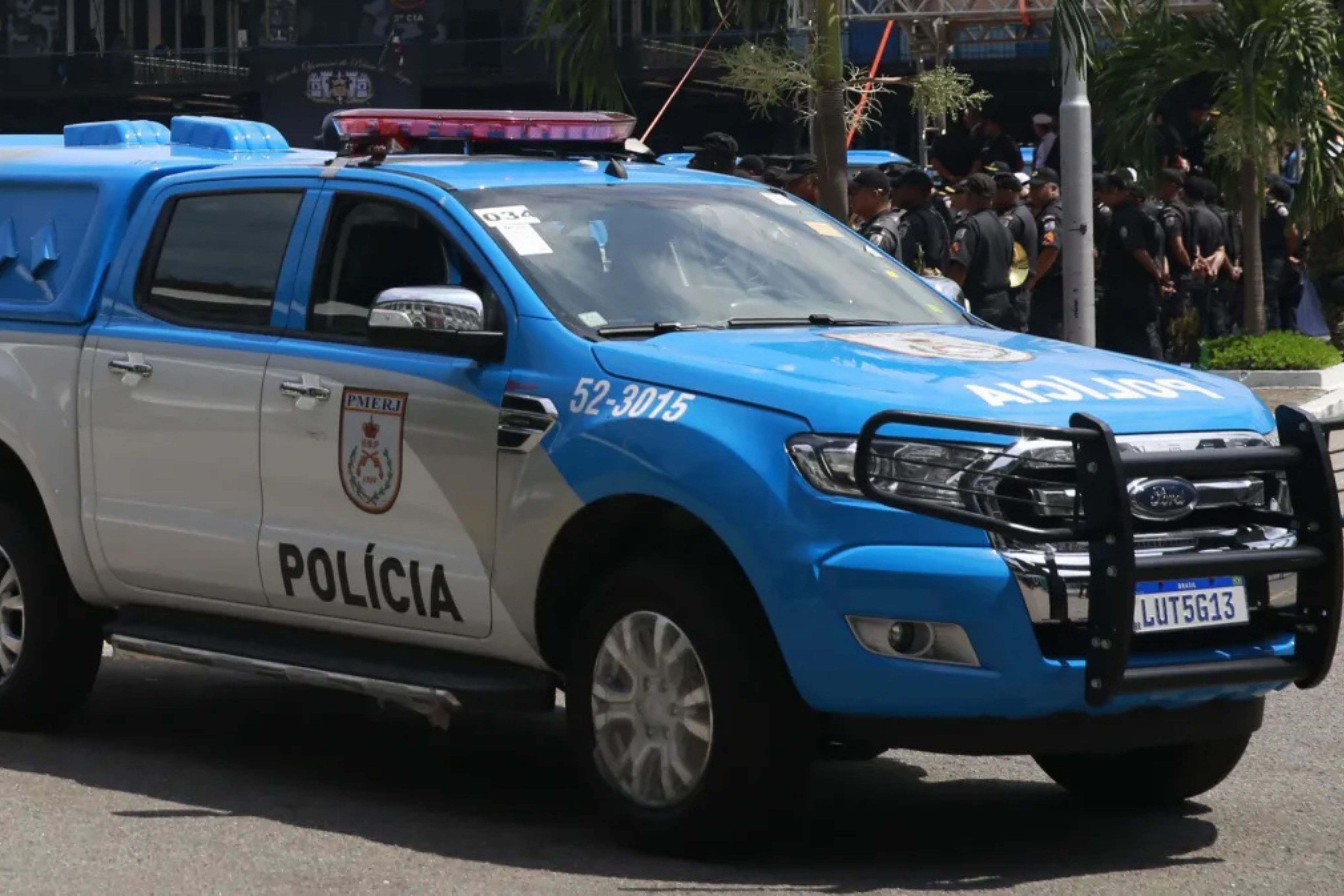 Criminosos usam drones para lançar bombas em policiais durante operação no RJ