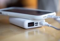 Entenda por que companhia aérea restringiu power banks em voos