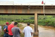 Buscas por desaparecidos são retomadas após acidente com mortes na BR-116