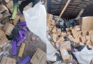 Caminhão que transportava maconha e shampoo tomba e carga é saqueada em MG