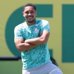 Vitor Roque ganha previsão para voltar a jogar pelo Palmeiras; veja