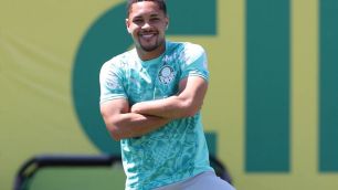 Vitor Roque ganha previsão para voltar a jogar pelo Palmeiras; veja