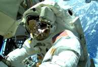 Vazamento de ar leva NASA a preparar evacuação de astronautas da Estação Espacial