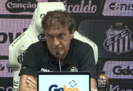 Santos: Cuca projeta chegada de reforços, mas faz ponderação