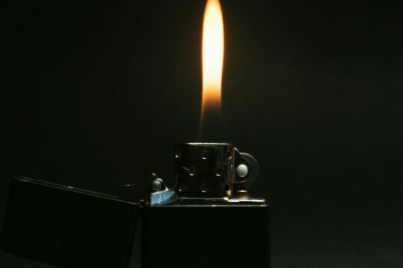 ISQUEIRO CHAMAS FOGO