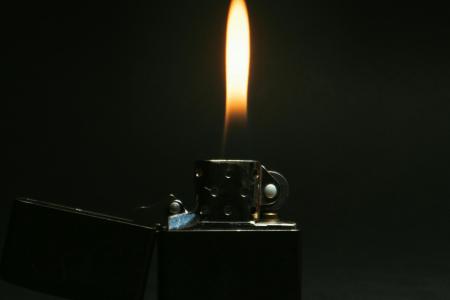 ISQUEIRO CHAMAS FOGO