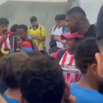 Após 'sumiço' no São Paulo, Arboleda vai a jogo no Equador e é tietado