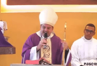 Bispo canta Ivete Sangalo e descontrai missa no RJ: ‘Vai rolar a festa’; vídeo