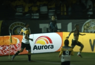 Com um a menos, Criciúma bate Botafogo-SP nos acréscimos com gol de ex-Atlético