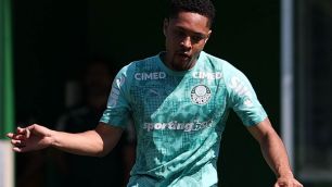 Vitor Roque e Paulinho? Palmeiras treina com novidades visando Athletico-PR