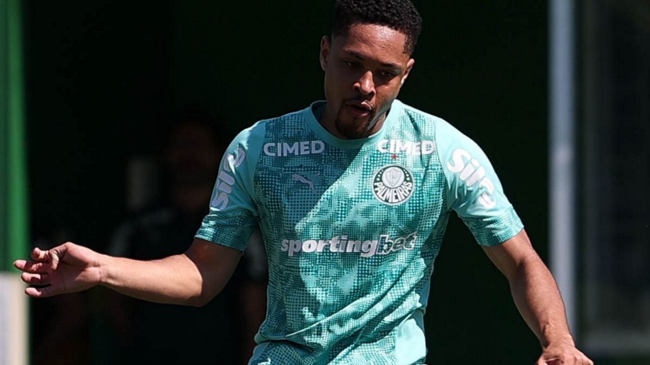 Vitor Roque e Paulinho? Palmeiras treina com novidades visando Athletico-PR