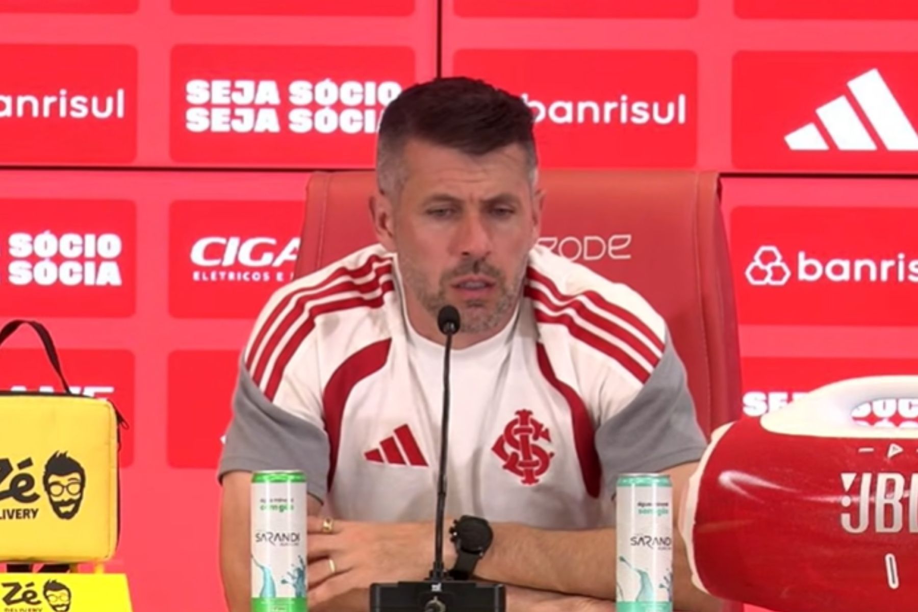 Pezzolano defende estilo de jogo do Inter e crava favoritismo para o GreNal