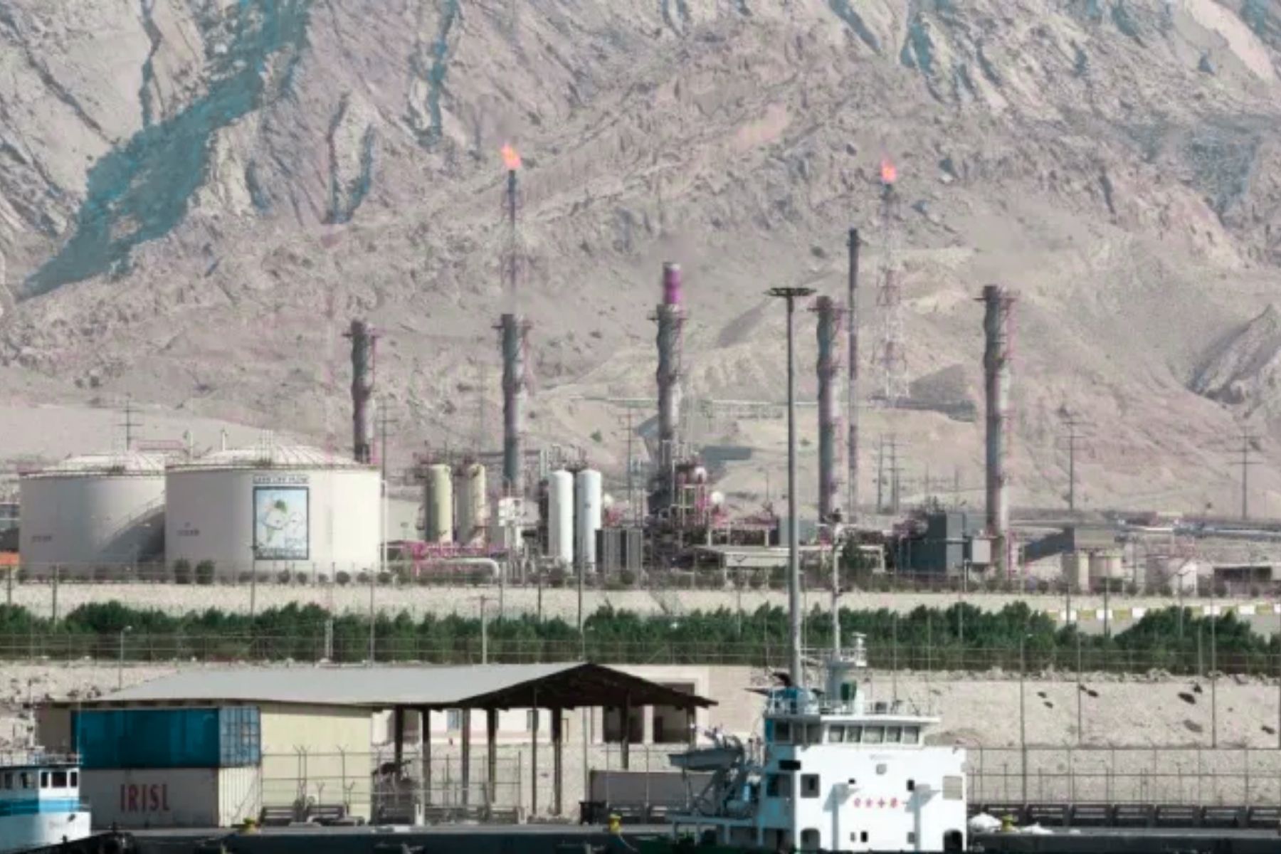 Oito militares iranianos morrem em novos ataques dos EUA, diz TV estatal