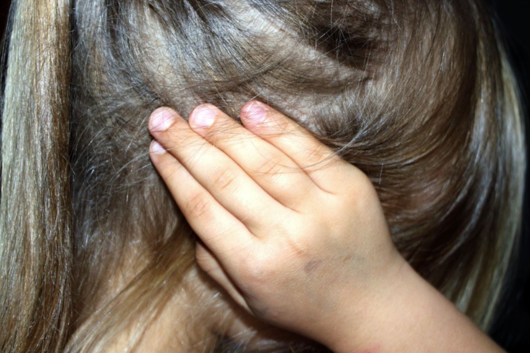 Abuso sexual atinge mais jovens de 11 a 15 anos em MG; pais estão entre os agressores
