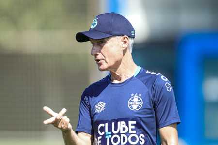 Luís Castro comanda o Grêmio na Sul-Americana