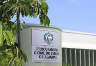 Concurso da PGE AL abre inscrições para procurador; salário até R$ 35 mil