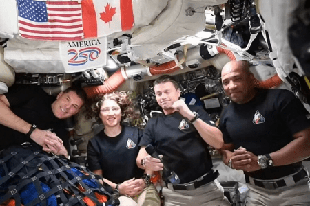 Astronautas da Missão Artemis II recebem ligação do presidente dos Estados Unidos, Donald Trump