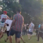 Torcedores do Fluminense protestam no CT após derrota na Libertadores