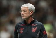 Athletico-PR: veja resposta de Odair Hellmann sobre elenco e contratações