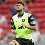 Palmeiras, Cruzeiro... Como está a situação de Alexander Barboza, do Botafogo