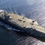 Porta-aviões nuclear dos EUA, um dos mais antigos do mundo, chega ao RJ em operação