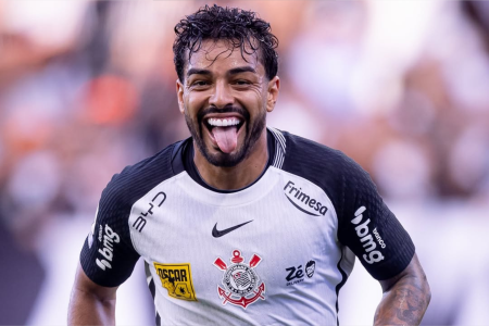 Matheus Bidu comemora gol marcado contra o Vasco