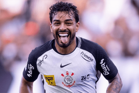 Matheus Bidu comemora gol marcado contra o Vasco