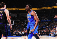 NBA: Lakers perdem para o Thunder, e Doncic vira preocupação para playoff