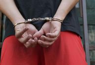 Turista da Ucrânia é preso suspeito bater em glúteos de brasileira em Santos-SP