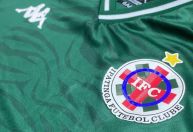 Com dívida milionária e sem elenco, Ipatinga lança camisa e aposta em campanha para sobreviver