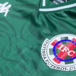 Com dívida milionária e sem elenco, Ipatinga lança camisa e aposta em campanha para sobreviver