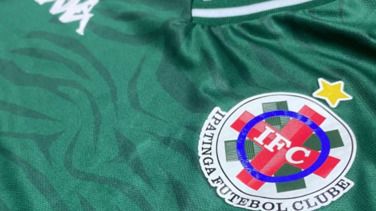 Com dívida milionária e sem elenco, Ipatinga lança camisa e aposta em campanha para sobreviver