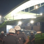 Torcida do Corinthians protesta em derrota para o Inter: ‘Time sem vergonha’