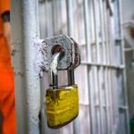 Detento preso por agredir a mãe tira a própria vida em delegacia em BH